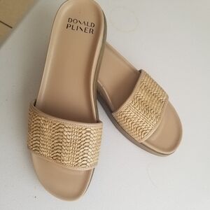 Donald Pliner Fiji Platform Sandal Sz 9.5